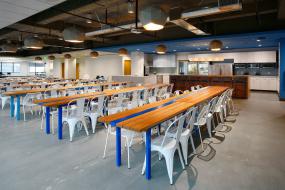 最新现代办公室室内隔断装修效果图片