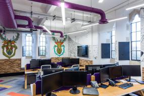 现代公司loft办公室装饰效果图