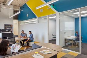 科技公司办公室室内装修实景图