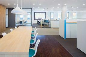 最新贸易公司办公室装修设计图片