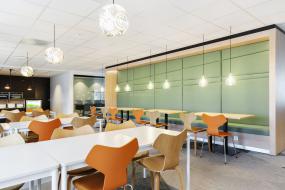 大型办公室室内隔断设计效果图片