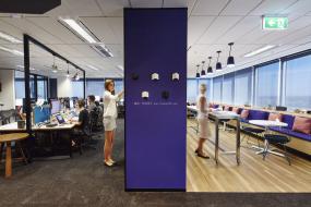 服装公司办公室内部设计图片