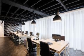 稳重厚重办公室装饰图片