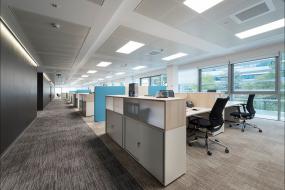 稳重厚重办公室设计室内装饰效果图