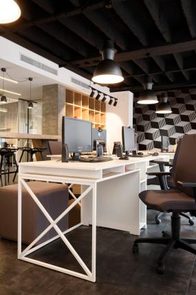 高端稳重厚重办公室装修图片