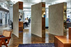 稳重厚重办公室装饰设计效果图