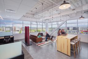 最新稳重厚重办公室室内装修与设计效果图片