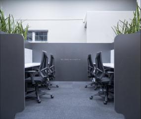 稳重厚重办公室室内设计装饰效果图赏析