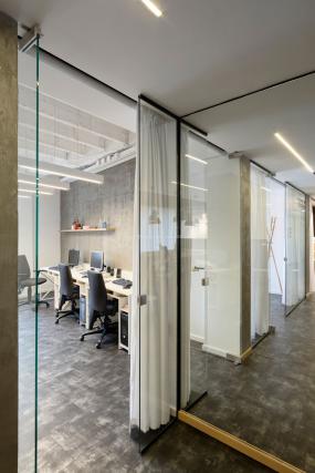 稳重厚重办公室装饰效果图片