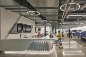 稳重厚重办公室最新室内装修效果图片