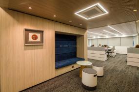 稳重厚重办公室装修设计图片