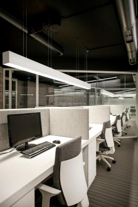 专业员工办公区装修设计图片