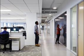 员工办公区装饰设计效果图