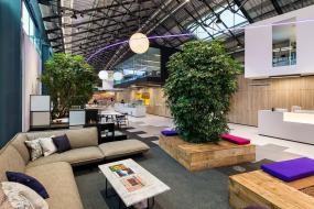 机械公司前台装修实物图片