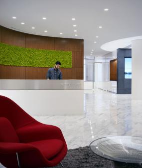 最新传媒文化公司前台装修设计图片