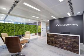 最新传媒文化公司前台效果图