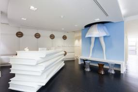 最新服装公司前台设计装饰效果图片