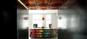 服装公司前台装潢效果图