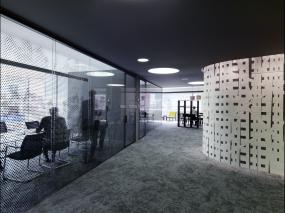 游戏公司办公室玻璃隔断装修设计图片大全