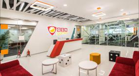 金融公司办公室玻璃隔断装修效果图片