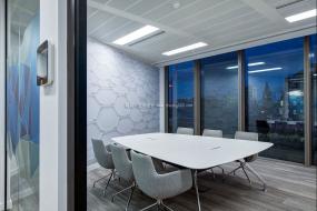 电子科技公司办公室玻璃隔断装修实景图片