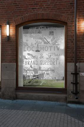 专业广告公司办公室玻璃隔断装修设计图片