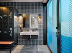 IT公司办公室玻璃隔断设计装饰图片