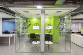 高档广告公司办公室玻璃隔断装修图片大全