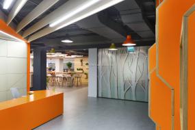 电子科技公司办公室玻璃隔断装修装潢效果图