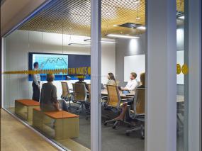 广告公司办公室玻璃隔断装饰装修效果图大全