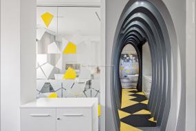 贸易公司玻璃隔断设计与装修效果图大全