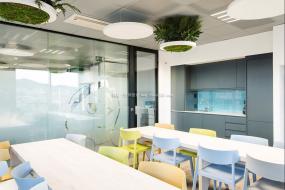 最新贸易公司玻璃隔断装修设计效果图