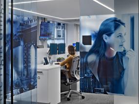 专业外国公司玻璃隔断装修设计图片