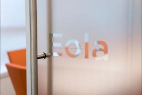 最新传媒文化公司玻璃隔断设计装修图片