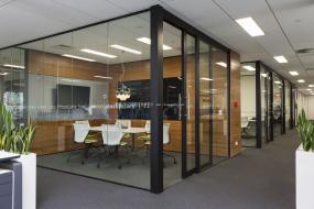 外国公司玻璃隔断设计效果图片