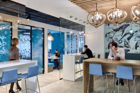 外国公司玻璃隔断装修图片大全