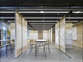 IT公司办公室玻璃隔断设计效果图