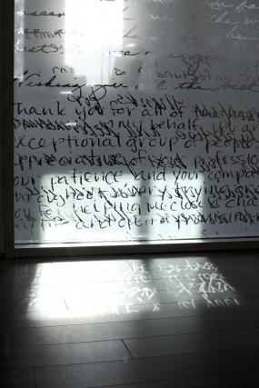 高档外国公司玻璃隔断装修效果图