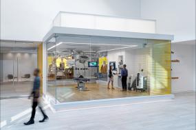 高档外国公司玻璃隔断装修图片大全