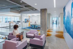 贸易公司玻璃隔断设计效果图片