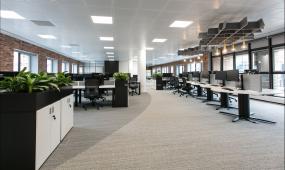 贸易公司吊顶装修实物图片