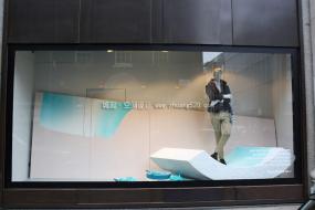 服装店橱窗装修图片