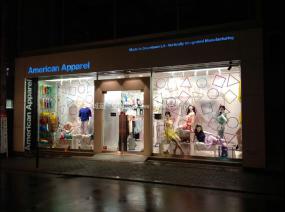 最新服装店橱窗装修设计效果图