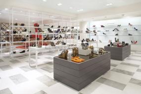 2018年鞋帽店展柜装修效果图