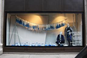 服装店橱窗装修效果图