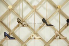 最新鞋帽店展柜装饰实景图