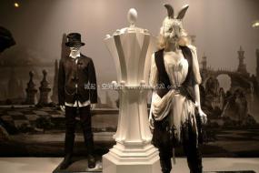 最新服装店橱窗装饰效果图