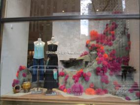 服装店橱窗装潢设计图