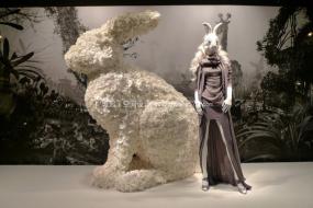 服装店橱窗装饰效果图