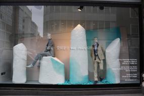 最新服装店橱窗效果图